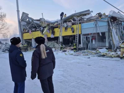 S-a prăbușit un mall, sunt persoane prinse sub dărămături