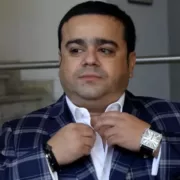 Din păcate este vorba de Adrian Minune