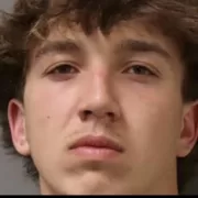 Încă o tragedie în care un băiat de doar 17 ani i-a dat foc prietenului său. Ce a urmat apoi este...