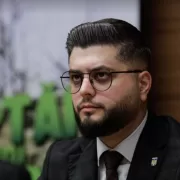 De ce e în locul lui Negoiță un primar care a luat nota 3 la bacalureat. Cine e, de fapt, Adrian Cocoș