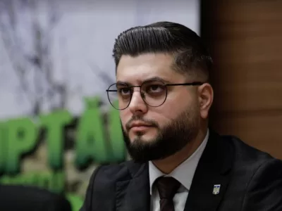 De ce e în locul lui Negoiță un primar care a luat nota 3 la bacalureat. Cine e, de fapt, Adrian Cocoș