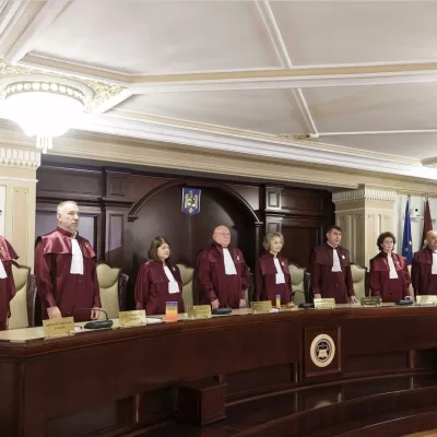 Ce rol are CCR când cade guvernul