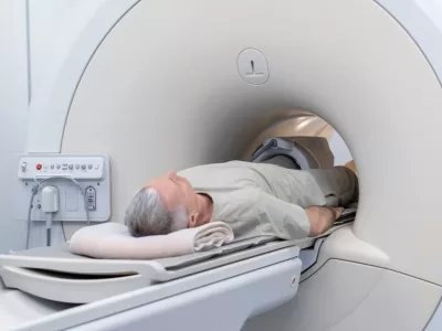 Un bărbat a murit după ce a fost tras într-un aparat RMN pentru că...