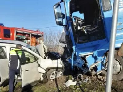 Accident grav! Au murit oameni și sunt implicați răniți după ce o mașină și...