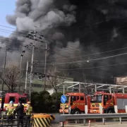 Infern de explozii și un incendiu care mătură tot! Au murit cel puțin 14 oameni și 60 sunt răniți