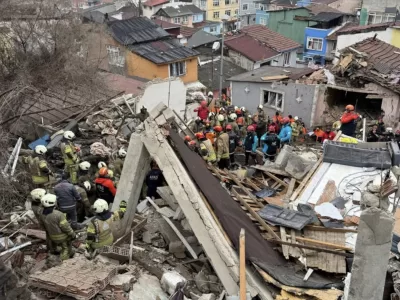 Explozie puternică! Zeci de salvatori luptă să găsească supraviețuitori
