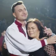 Valentin SaNfira e la pamant. Din pacate mama lui…Vezi mai mult