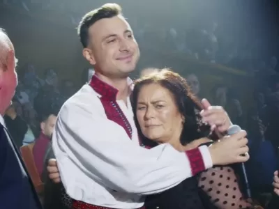 Valentin SaNfira e la pamant. Din pacate mama lui…Vezi mai mult