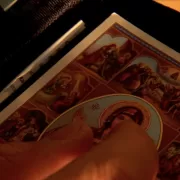 Ferească Dumnezeu! Un preot a ajuns în cătușe după ce s-a aflat că ab...