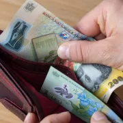 Pe ce dată întră pensiile în aprilie