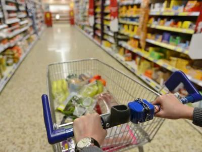 E oficial! Cetățenii trebuie să își facă stocuri de mâncare, combustibil și bani cash în această țară