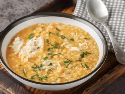 Cum se prepară ”supa penicilină” și ce beneficii are pentru sănătate. Ingredientul care întărește sistemul imunitar