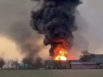 Infern în România. Explozii puternice și un incendiu care arde totul în jur