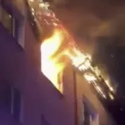 Arde blocul. Evacuare de urgență