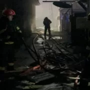 Incendiu puternic în România. Ard 20 de case. Autoritățile în alertă majoră, totul se face scrum