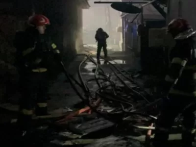 Incendiu puternic în România. Ard 20 de case. Autoritățile în alertă majoră, totul se face scrum