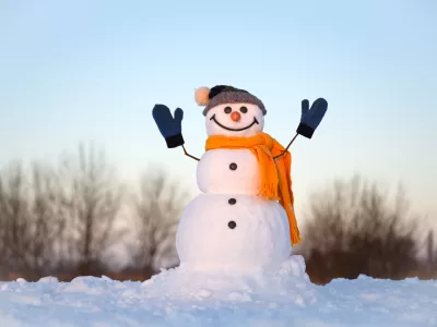 Incredibil! Facem oameni de zăpadă de Paște după ce meteorologii au anunțat mai multă zăpadă și...