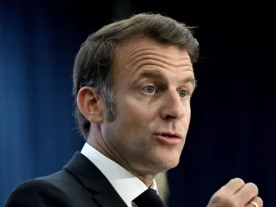 Emmanuel Macron e la pământ! Întreaga Franța e în doliu după ce a murit...