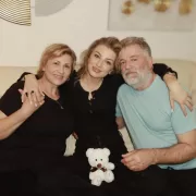 Codruța Filip e la pământ! Valentin Sanfira l-a băgat în spital pe tatăl ei. Omul s-a îmbolnăvit grav