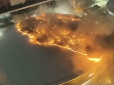 Alertă maximă! Acoperișul arenei de fotbal a luat foc