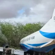 Ferească Dumnezeu! Un avion cu 32 de pasageri a ratat pista de aterizare și a