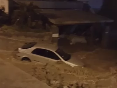 Alertă extremă! Viiturile fac prăpăd, un bărbat a murit