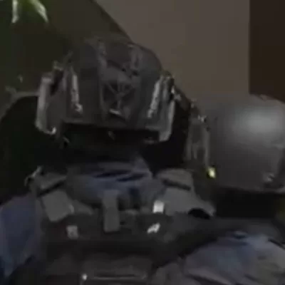 Momente de groază! Atac la o bancă, mai multe persoane sunt ținute ostatice