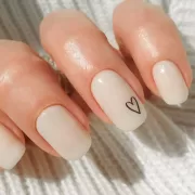 Ce modele de unghii se poartă în 2026