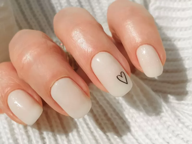 Ce modele de unghii se poartă în 2026