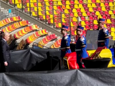 Uluitor! Prezența pe care nimeni nu o aștepta la catafalcul lui Mircea Lucescu. Fiul Răzvan a rămas mască