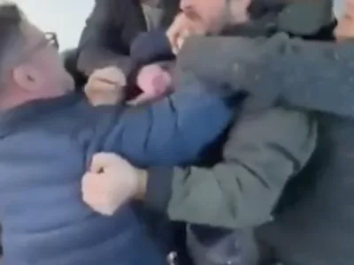 Ferească Dumnezeu! S-au luat la bătaie după ședința partidului