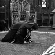 Când se trece pe sub masă de Paște