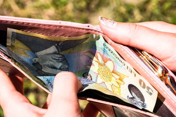 Se dau bani! 500 de lei în plus pentru...