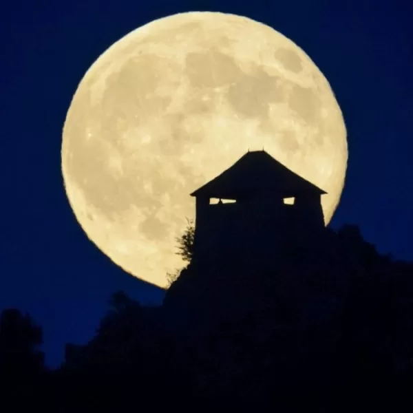 Nu ai mai văzut așa ceva! Fenomen rar pe cer în luna mai