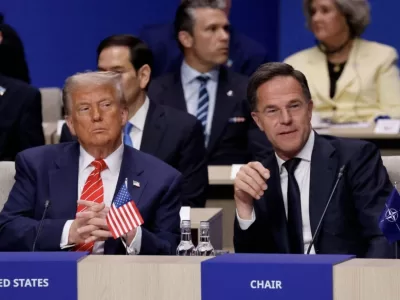 Din păcate este vorba de retragerea SUA din NATO