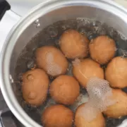 Opriți consumul: 1,5 milioane de ouă, contaminate cu Salmonella