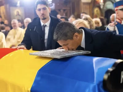 Se cutremură cerurile. Din păcate este vorba de Răzvan Lucescu