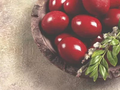 De ce se îngroapă ouăle roșii în pământ