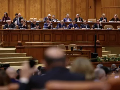 S-au răzgândit, nu vor mai vota moțiunea împotriva lui Bolojan. Dezastru pentru PSD și AUR