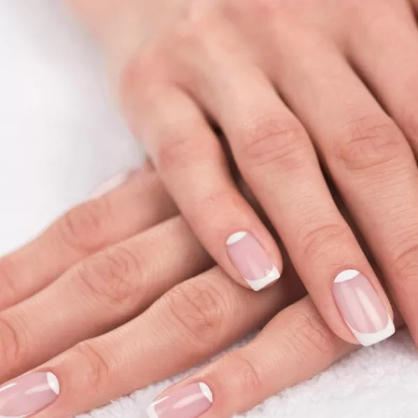 Cum să faci să reziste lacul de unghii zile întregi. Trucurile folosite în saloane
