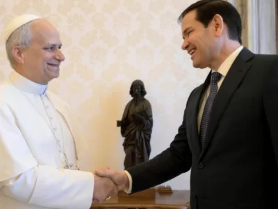 Vaticanul se cutremură! Trump l-a trimis peste Papa Leon pe...