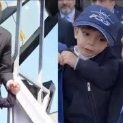 Momentul care a captat toată atenția cu băiețelul lui Nicușor Dan la expoziția de armament! Chiar în fața publicului micuțul a...