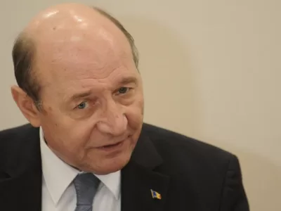Traian Băsescu o dă în scris. Fostul președinte profită de criza politică și urmează să...
