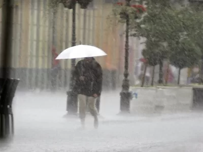 Se rup norii! Cod portocaliu de ploi în 5 județe, iar în alte 19 ANM a emis cod galben de furtuni