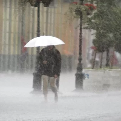 Se rup norii! Cod portocaliu de ploi în 5 județe, iar în alte 19 ANM a emis cod galben de furtuni