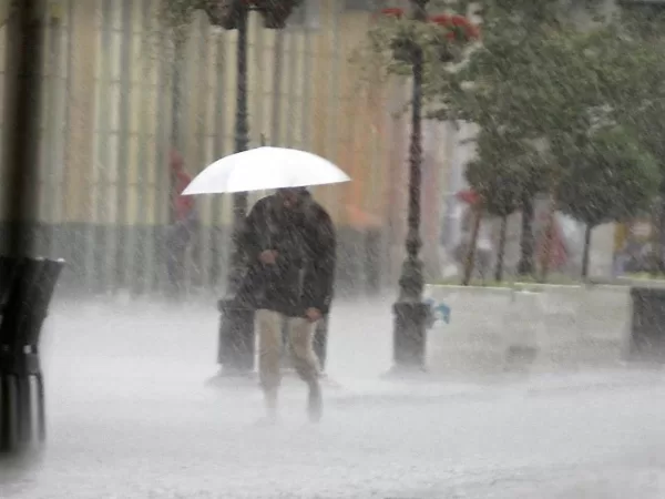 Se rup norii! Cod portocaliu de ploi în 5 județe, iar în alte 19 ANM a emis cod galben de furtuni