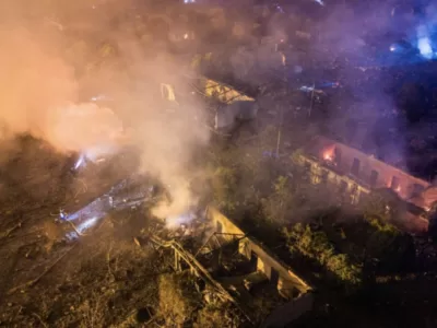 Explozie la o fabrică. Sunt cel puțin 21 de morți și 61 de răniți