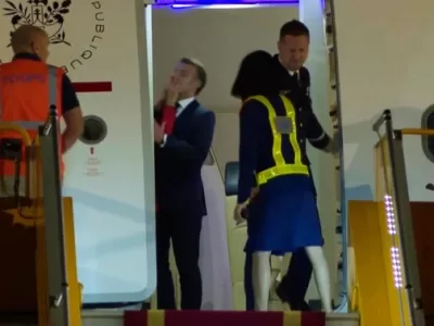 Misterul a fost elucidat! De ce a fost pălmuit, de fapt, Emmanuel Macron de soția sa