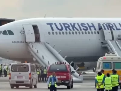Momente de panică la bordul unui avion. O anvelopă a luat foc imediat după aterizare