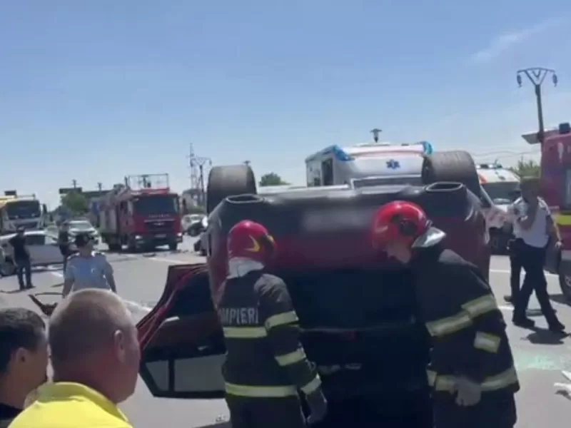 Accident grav. Sunt multe mașini implicate, dar și mulți răniți